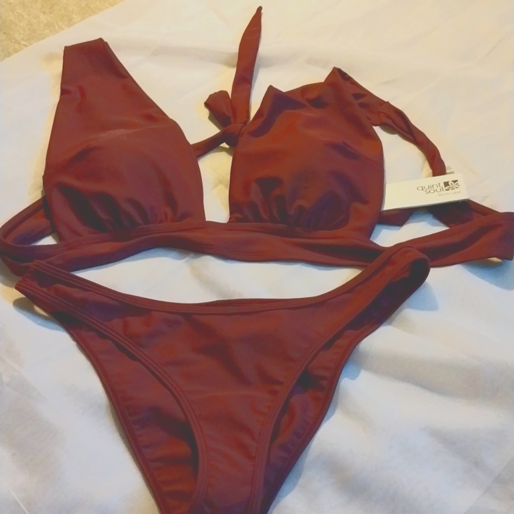 NWT QUINT SOUL WHITE LABEL MAROON 2PC SWIM SET